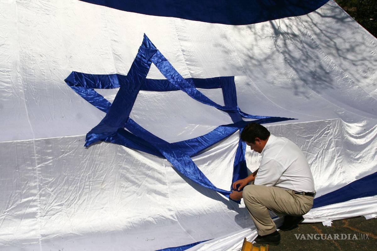 $!Ciudadanos de origen israelí en nuestro país junto con simpatizantes organizaron en una protesta en las afueras de la embajada de Israel en Lomas de Chapultepec.
