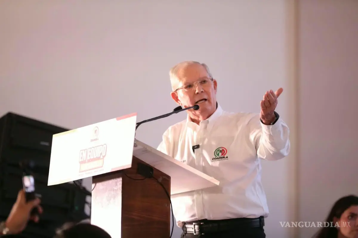 $!Carlos Robles Loustaunau agradeció a la militancia priísta por su participación en la campaña electoral que dio al partido el triunfo en los 16 distritos locales.