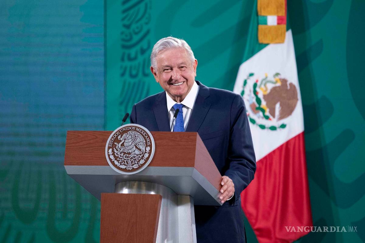 Joven que se subió al estrado de la 'Mañanera' estuvo escondido en Palacio Nacional: AMLO