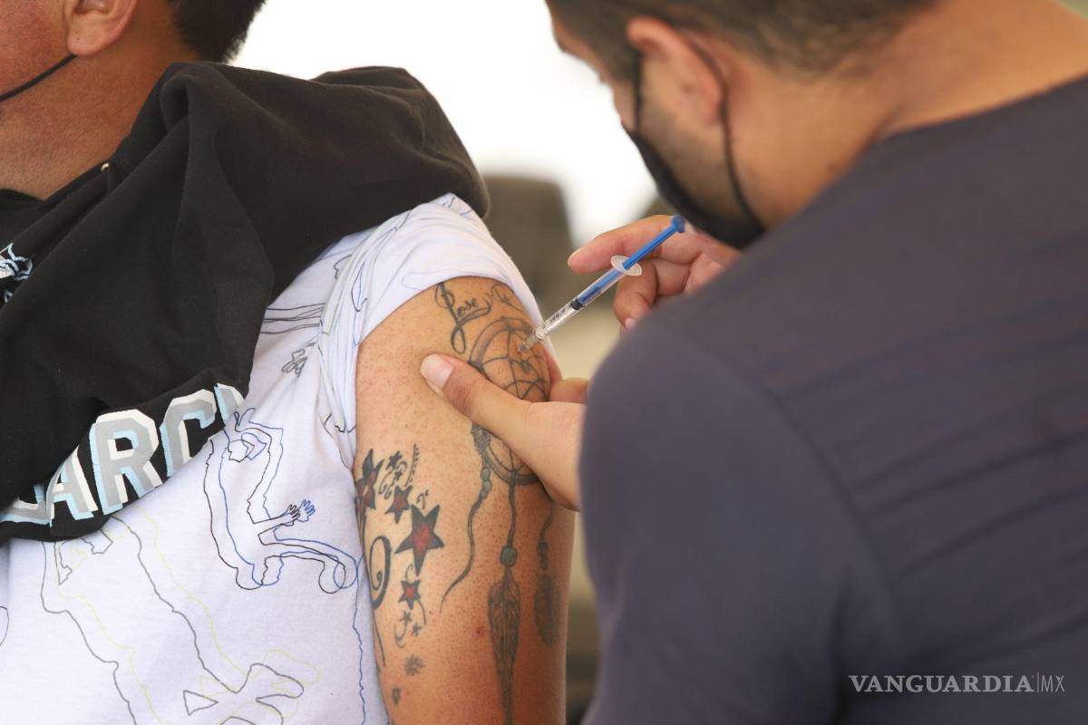 Anuncian vacunación masiva contra COVID-19 en clínicas y hospitales de Coahuila durante abril