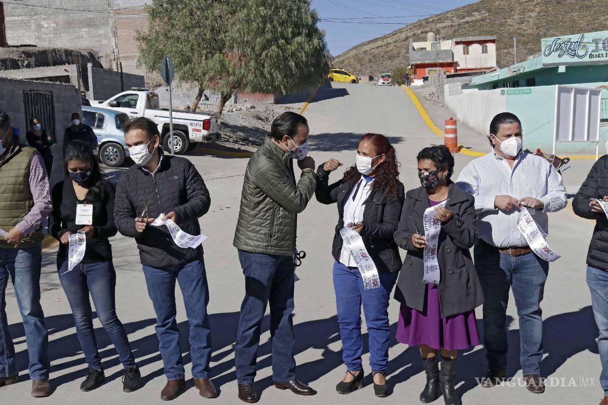 Reciben pavimento habitantes de la colonia San Nicolás de los Berros en Saltillo