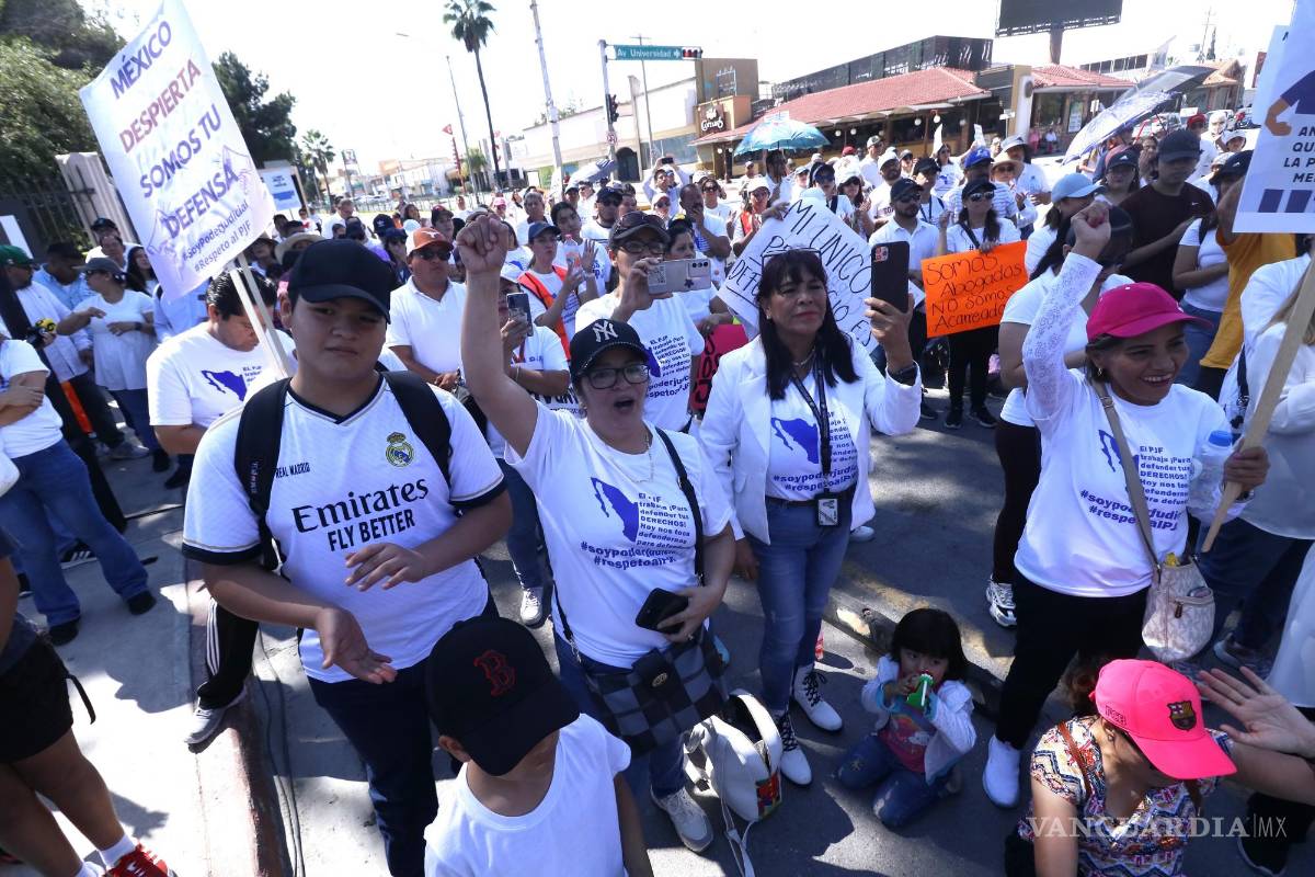$!Empleados se reunieron en una manifestación para defender sus derechos laborales y la Constitución Política.