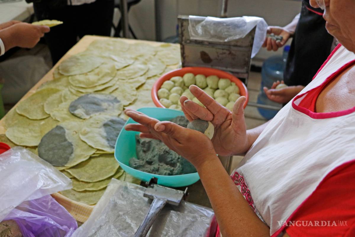 $!Placer culinario: Venden en Saltillo las “Tortillas eclipsadas”