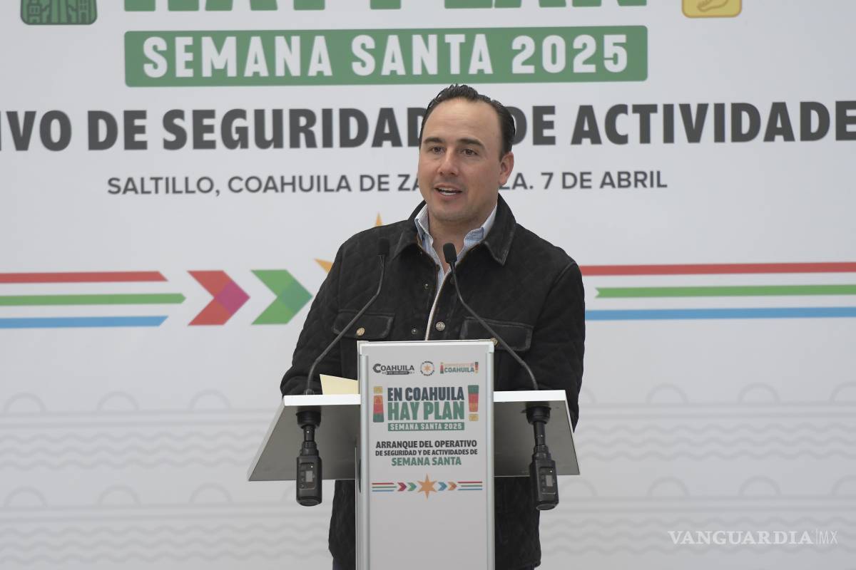 $!El gobernador Manolo Jiménez Salinas tomó protesta al nuevo Consejo Directivo de la OCV Saltillo durante el evento del Operativo de Semana Santa.