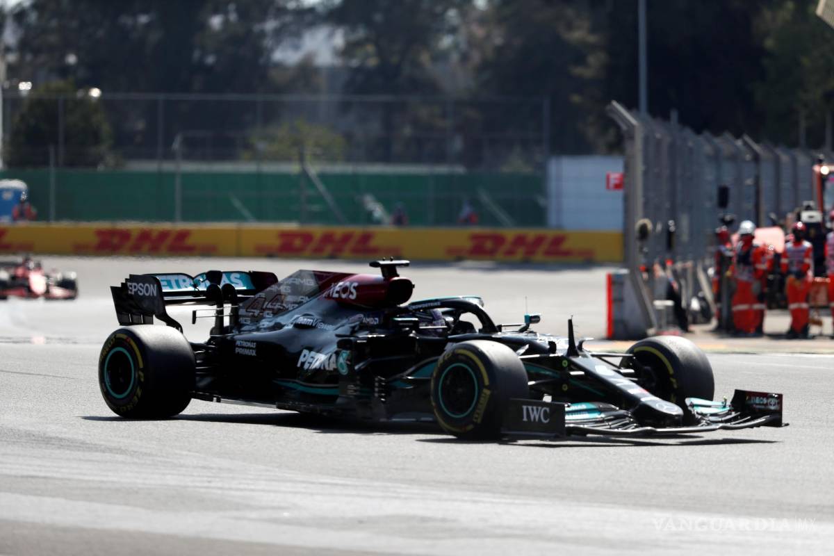 $!Hoy, en el Gran Premio de Fórmula Uno de México que se realiza en el Autódromo Hermanos Rodríguez, el británico Lewis Hamilton de Mercedes compite][en Ciudad de México