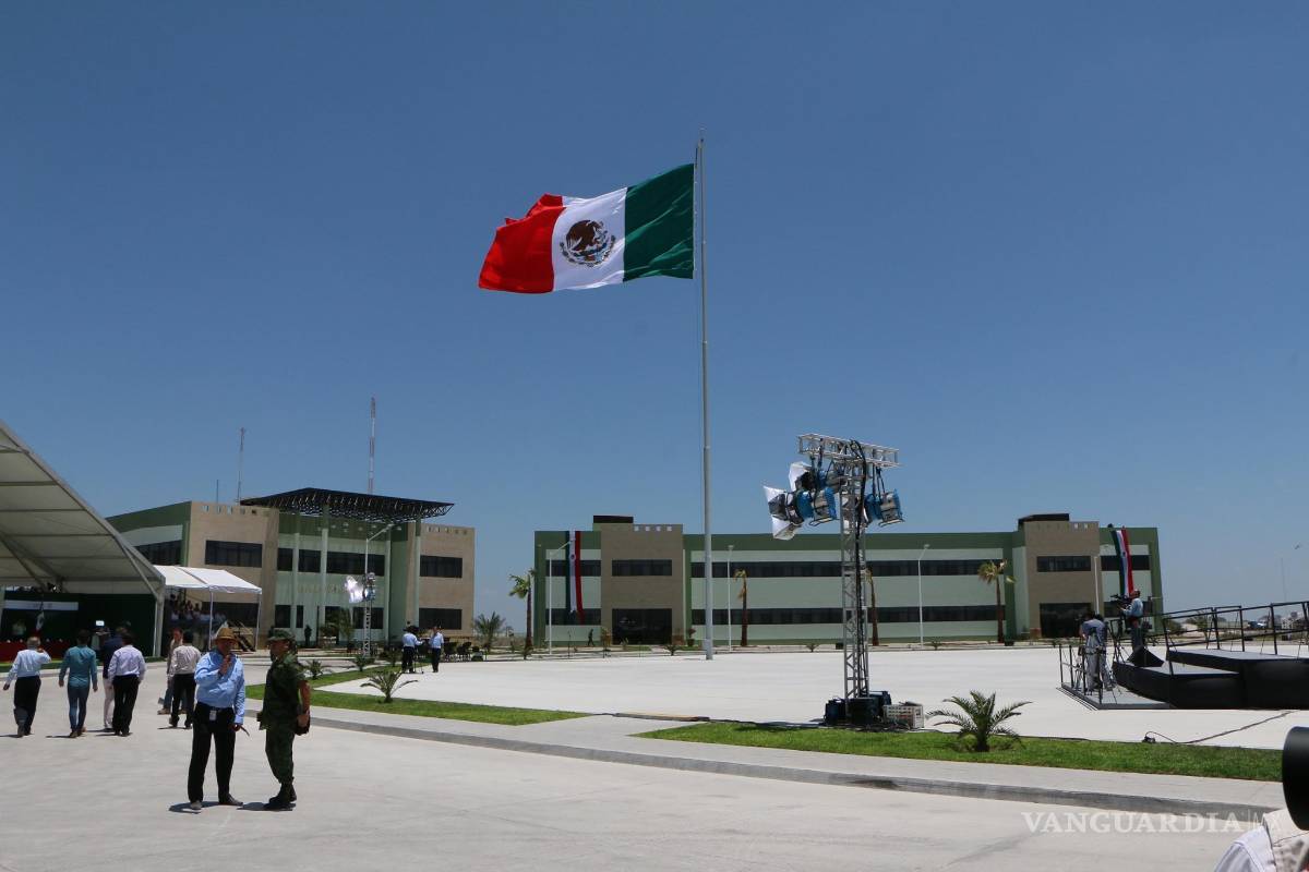 $!Inaugura Peña Nieto cuartel militar en Piedras Negras, Coahuila