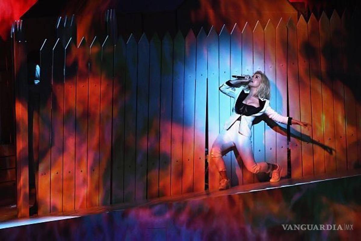 Katy Perry incendia el muro de Trump en los Grammys