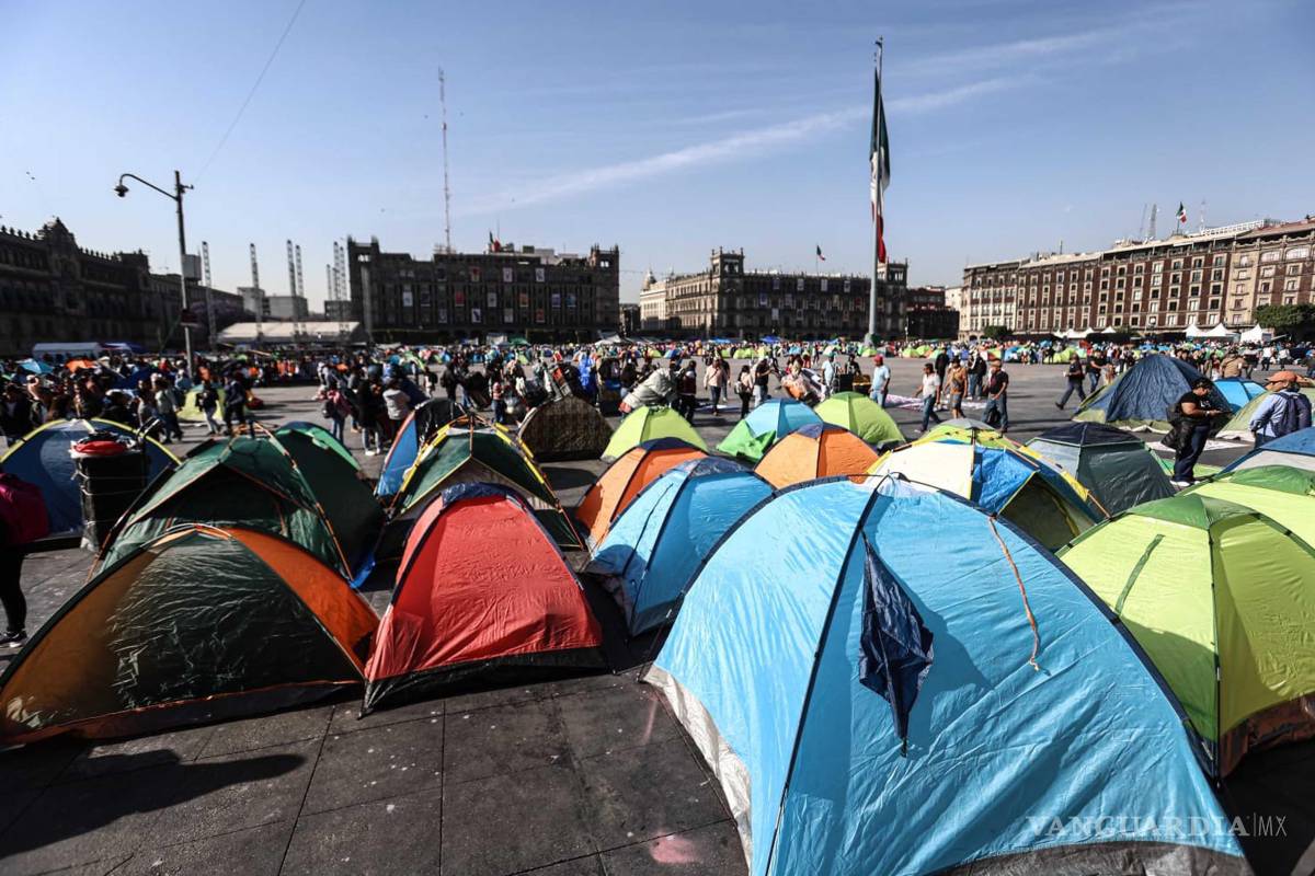 Se planta CNTE frente a Palacio Nacional por reforma a Ley del ISSSTE