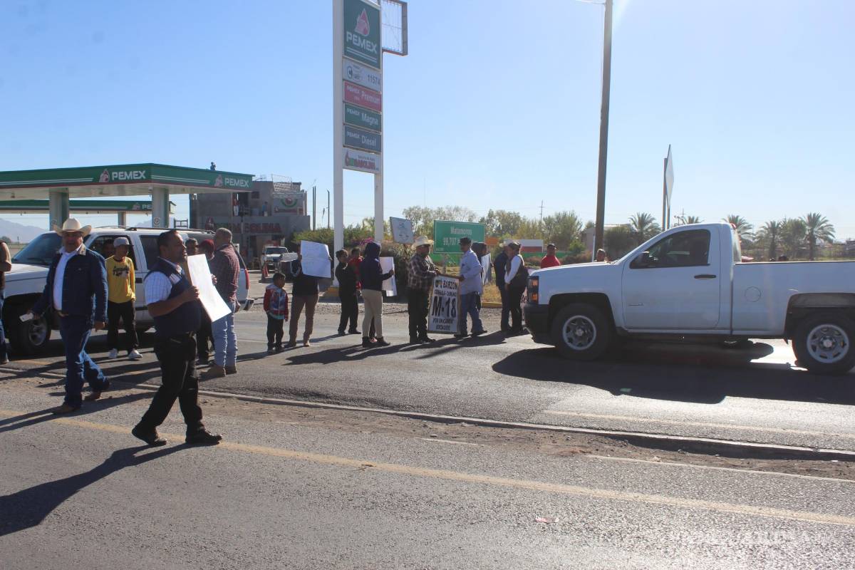 $!Laguneros se manifiestan por ‘gasolinazo’; realizan tres movimientos