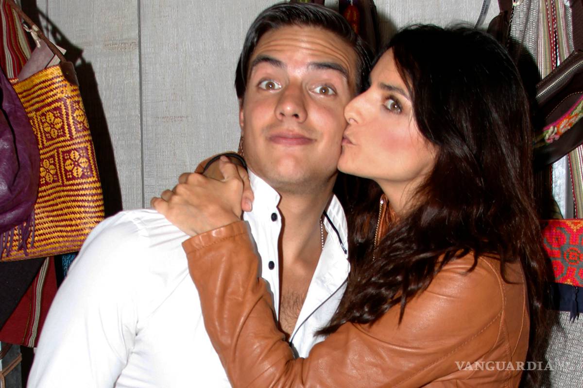 Vadhir Derbez defiende a su hermana Aislinn de los haters en redes sociales