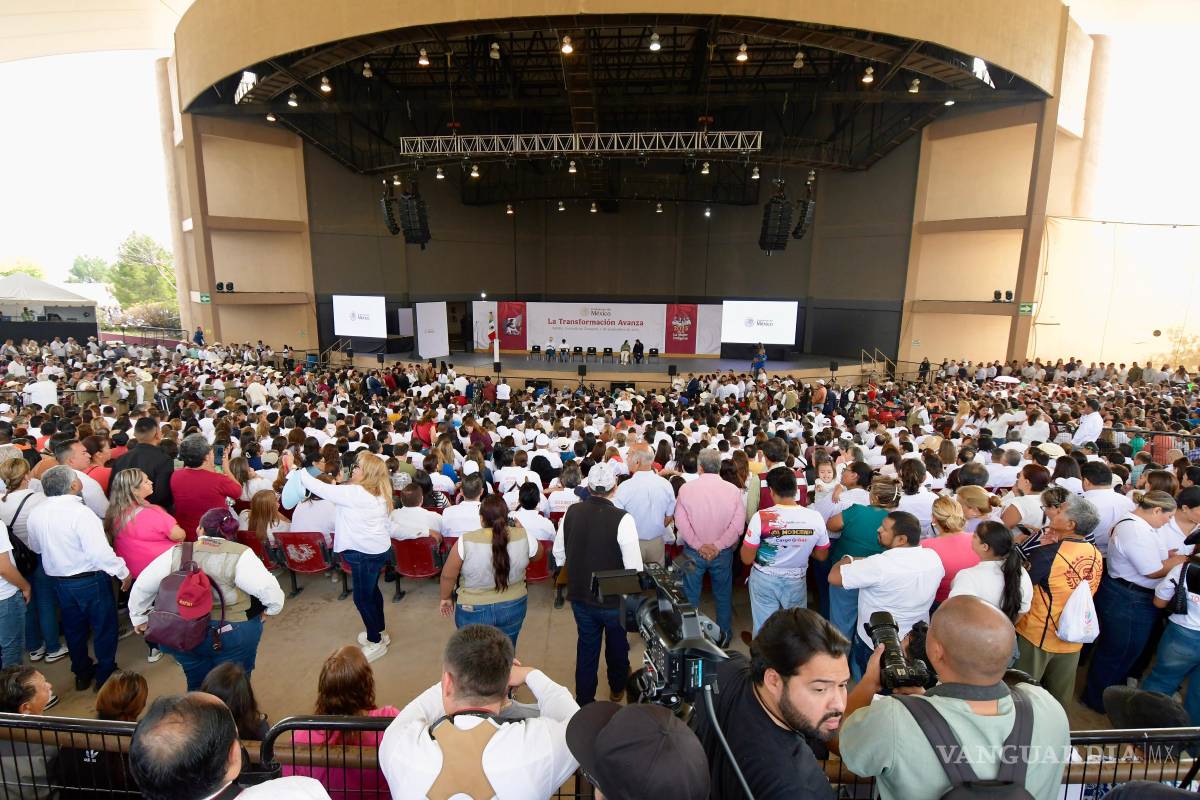 $!El Parque Maravillas de Saltillo se llenó de asistentes durante el informe de Claudia Sheinbaum.