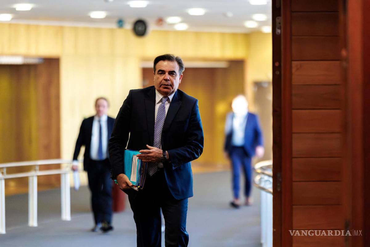 $!Margaritis Schinas, comisario de la UE para la Promoción de nuestro estilo de vida europeo, llega para asistir a una reunión del Colegio de Comisarios en Bruselas.