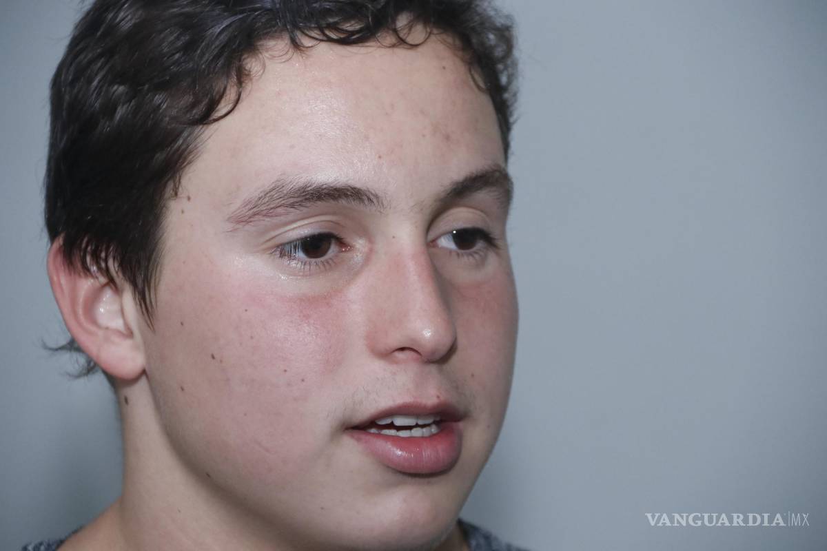 $!El padre del joven saltillense, Javier Díaz, lo inspiró a adentrarse en el mundo de la natación.