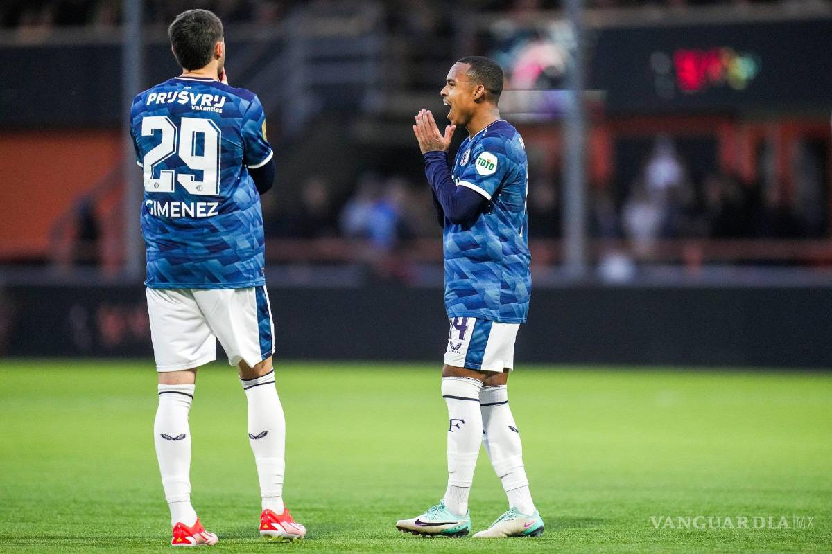 Santi Giménez es titular, juega los 90 minutos... pero no anota con el Feyenoord