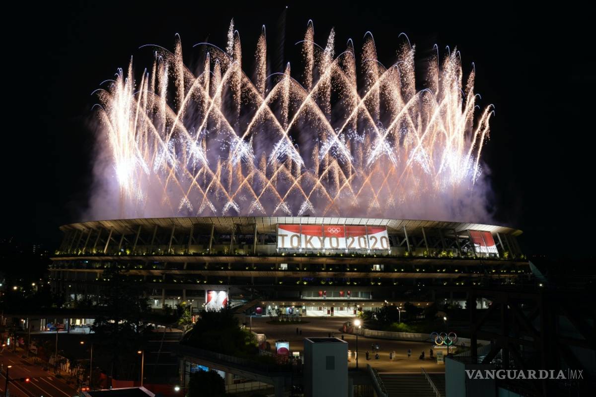 En imágenes; sin público, un espectáculo colorido y manifestantes anti-olímpicos se inaugura Tokio 2020