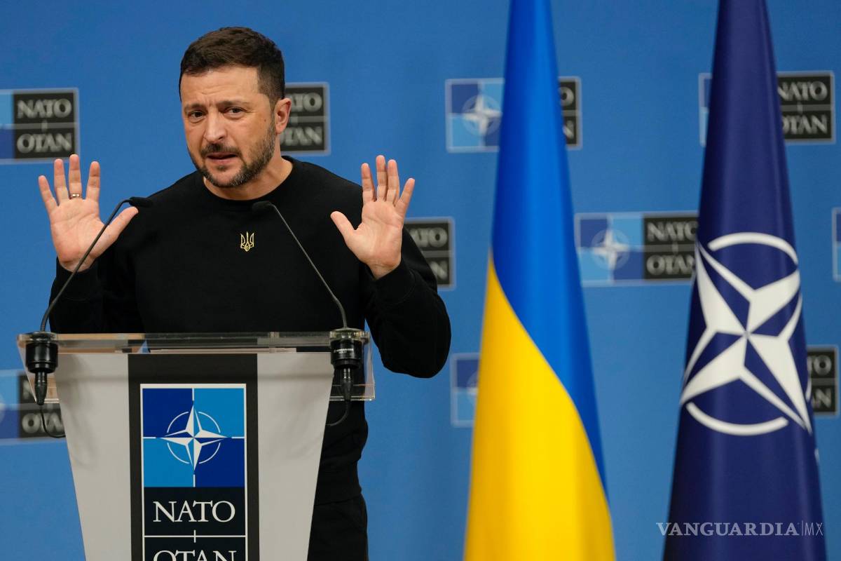 $!El presidente de Ucrania, Volodímir Zelenski, habla durante una conferencia de prensa en la sede de la OTAN en Bruselas