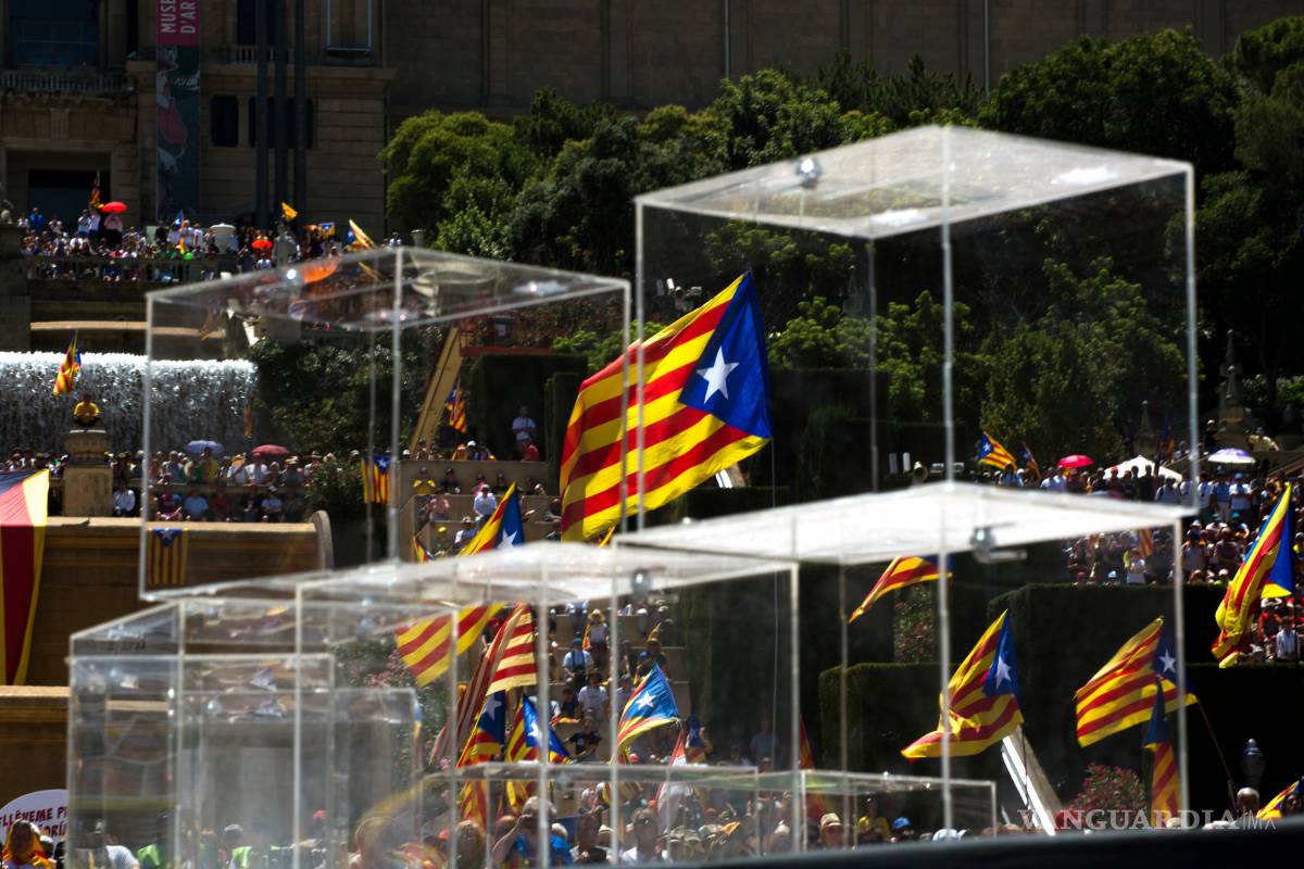 Miles de personas se manifiestan en Barcelona a favor del referéndum
