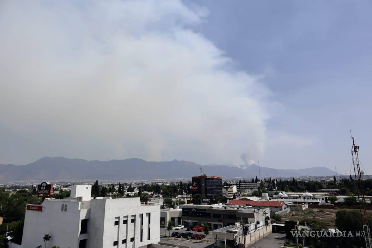 $!Nube de humo por incendio del Cañón de San Lorenzo.