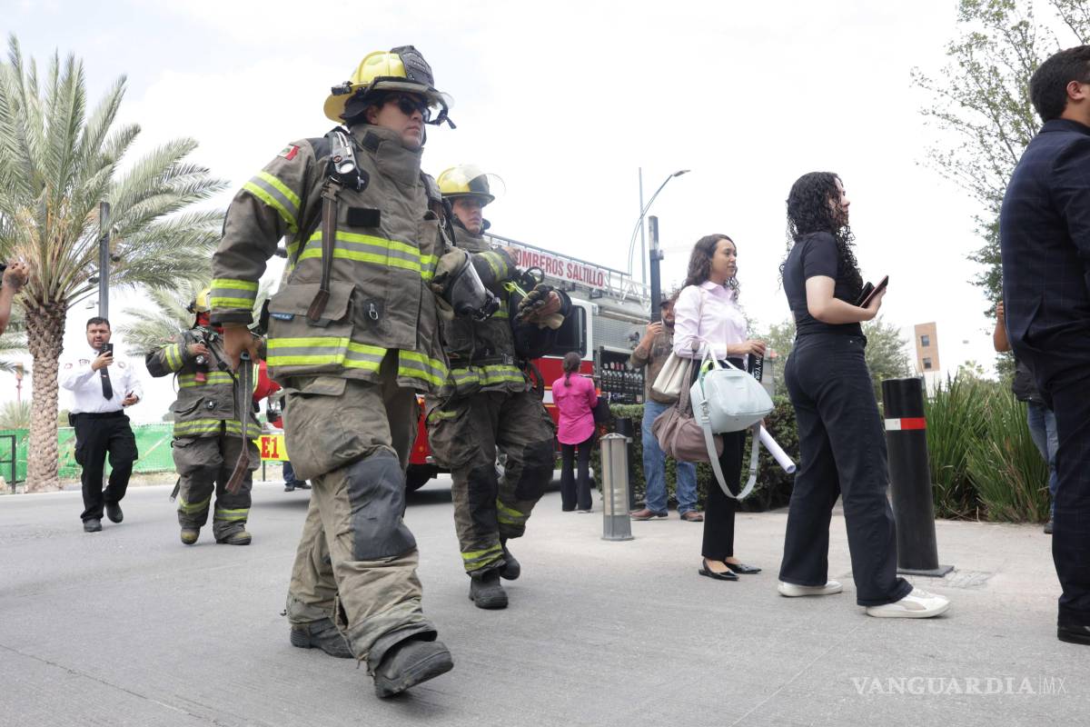 $!Simulacro de incendio en el estacionamiento subterráneo movilizó a casi 300 personas en Saltillo.