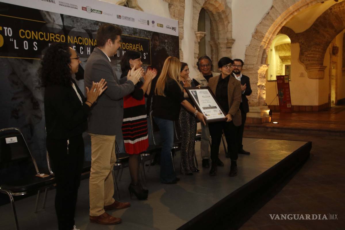 Premian la fotografía de derechos humanos: Capturan las injusticias, la diversidad y el abuso