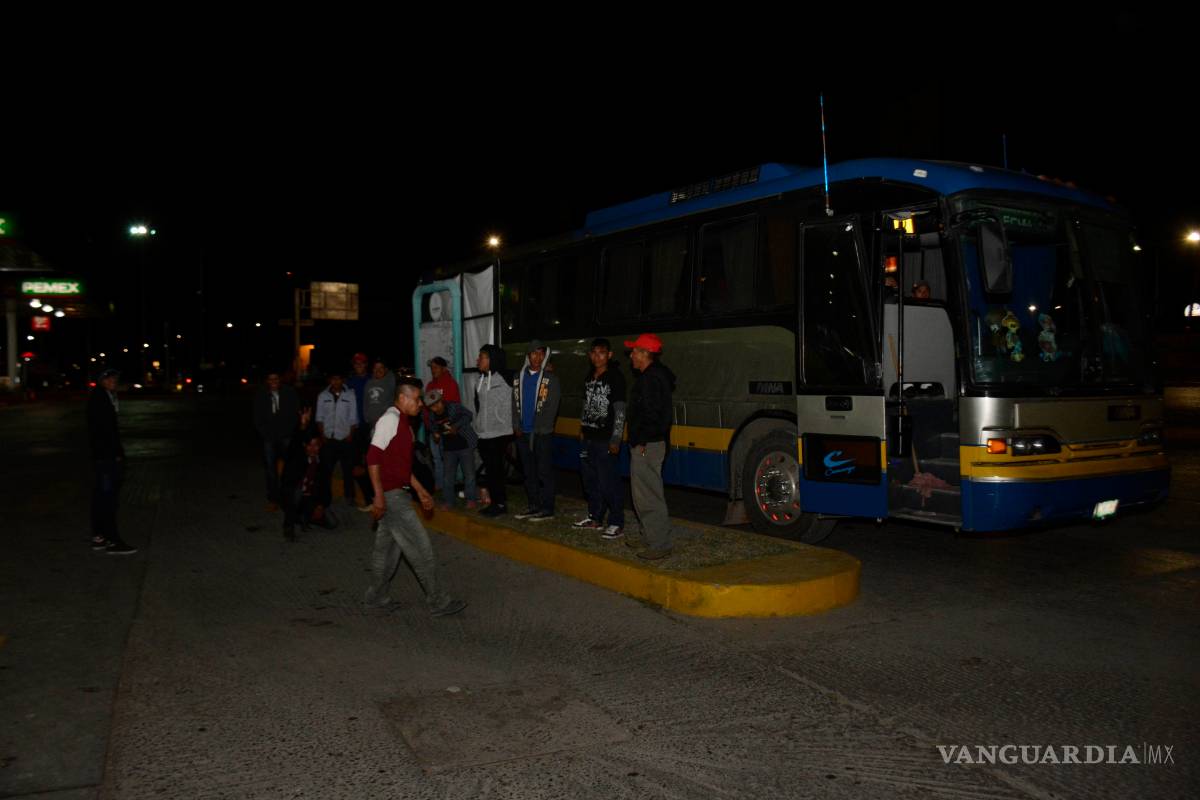 $!‘Olvidan’ en Saltillo a 43 jornaleros de Veracruz
