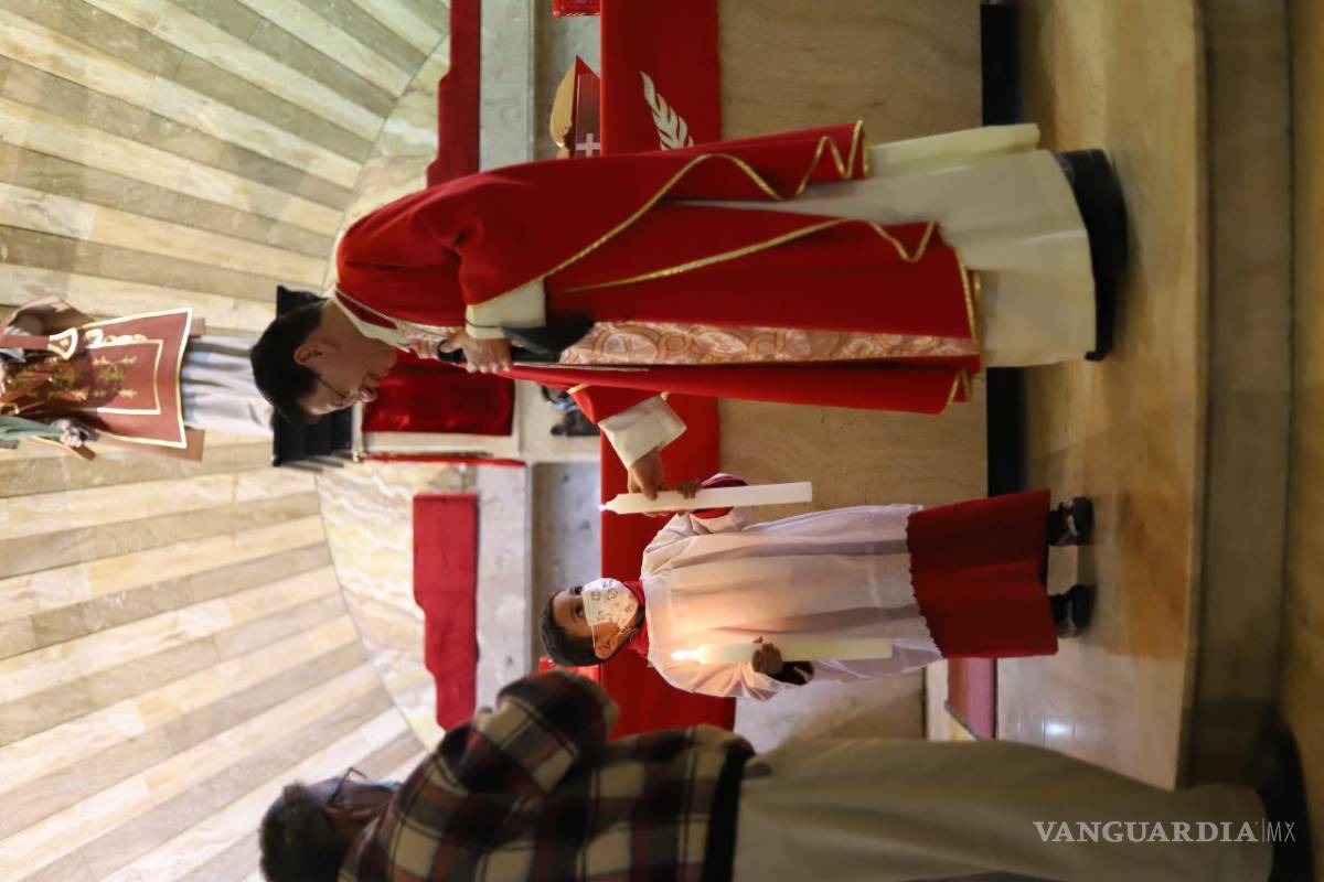 Realizan bendición de gargantas en Saltillo; ‘también es vacuna contra el COVID-19’, dicen feligreses