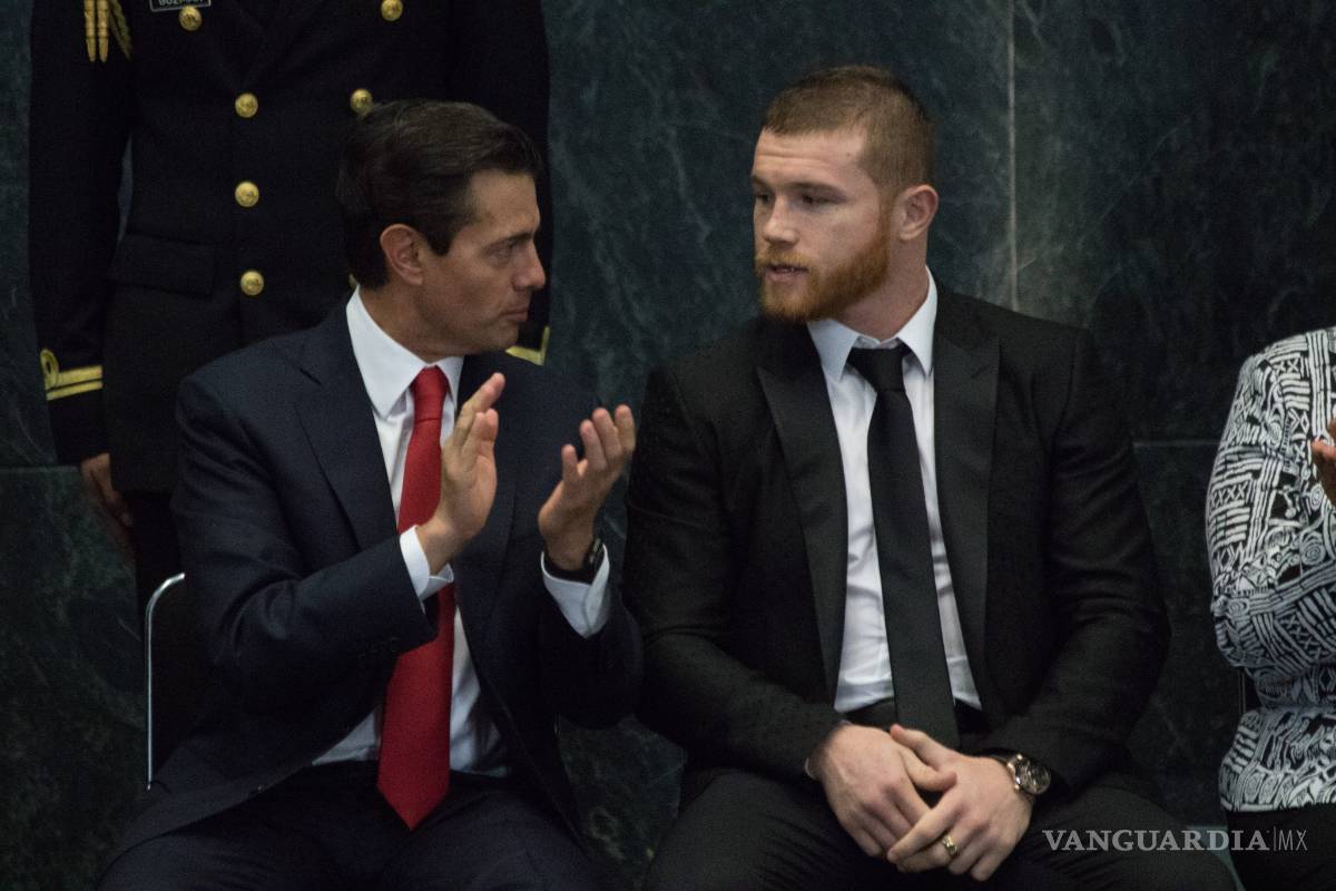 Entrega EPN el Premio Nacional del Deporte al 'Canelo' Álvarez y a Alegna González