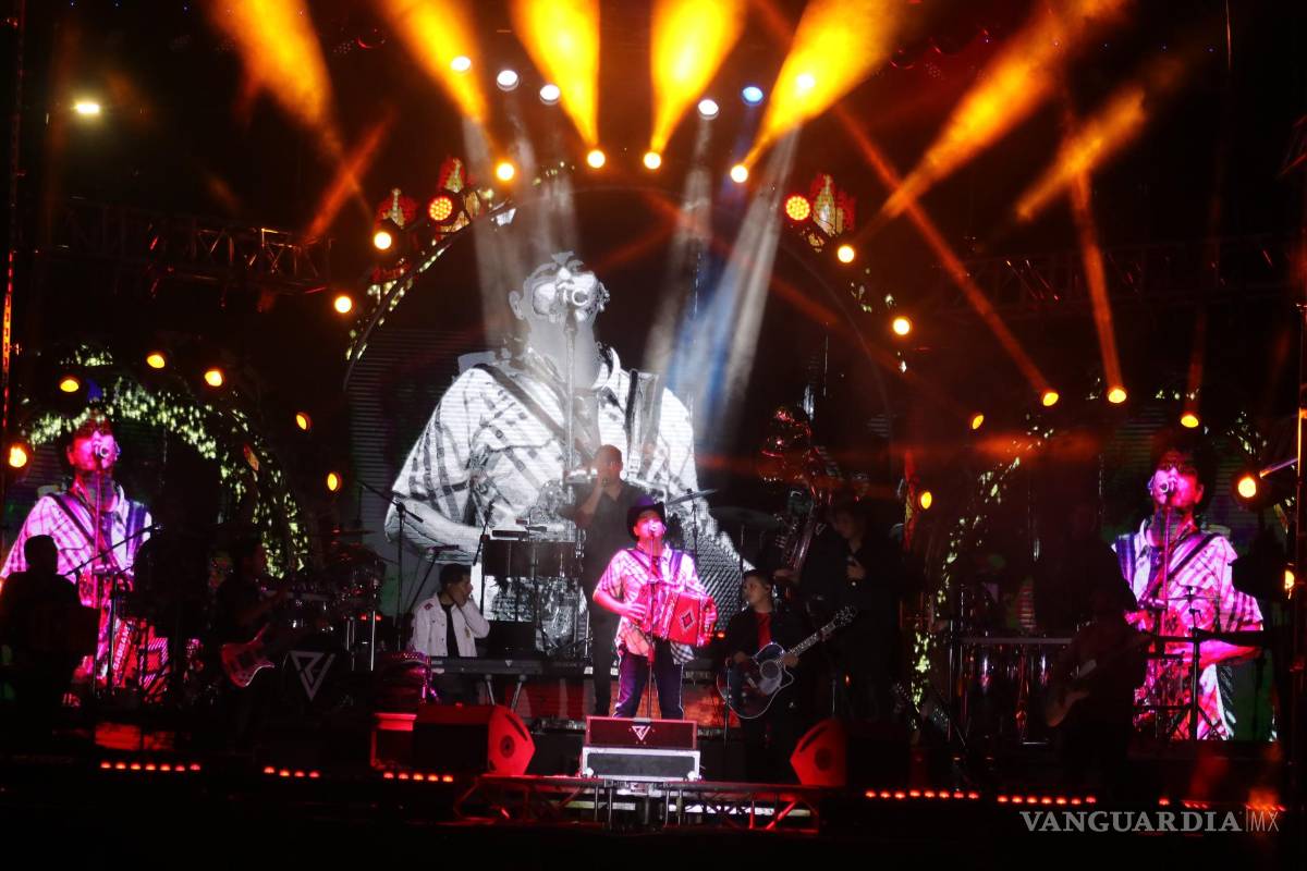 $!En su paso por Saltillo, Remmy Valenzuela pone a todos a bailar