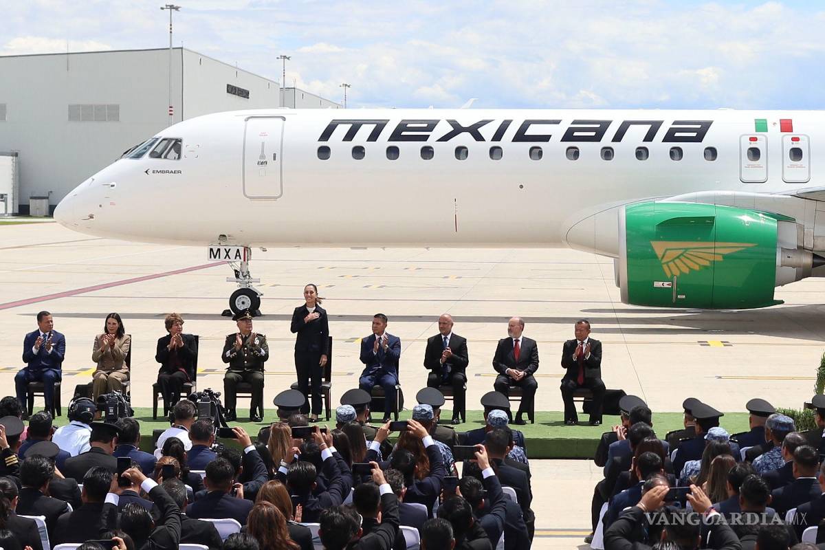Recibe Mexicana primer avión Embraer; ‘rescatar la aerolínea no es un capricho’, afirma Claudia