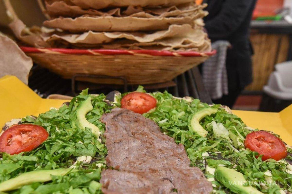 $!La tlayuda, además de tener un sabor excepcional, es el alimento perfecto para quedar satisfecho a la primera.