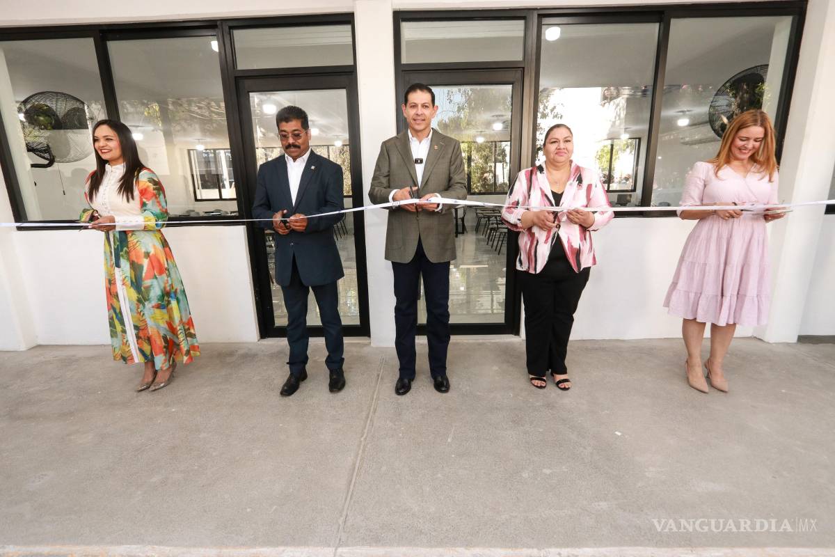 $!Autoridades universitarias y comunidad estudiantil participaron en la entrega de espacios académicos renovados en la Facultad de Ciencias de la Administración Unidad Sureste.