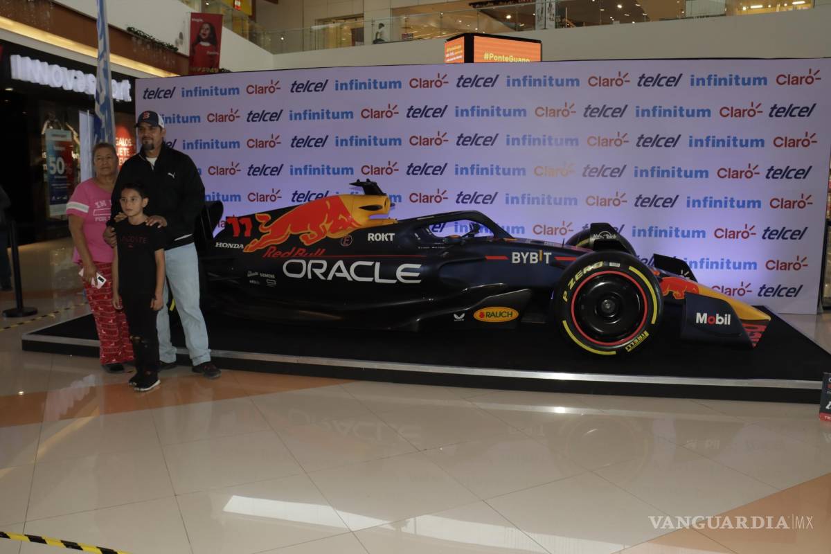 $!La gente puede acudir desde este jueves hasta el sábado para tomarse la foto con el monoplaza.