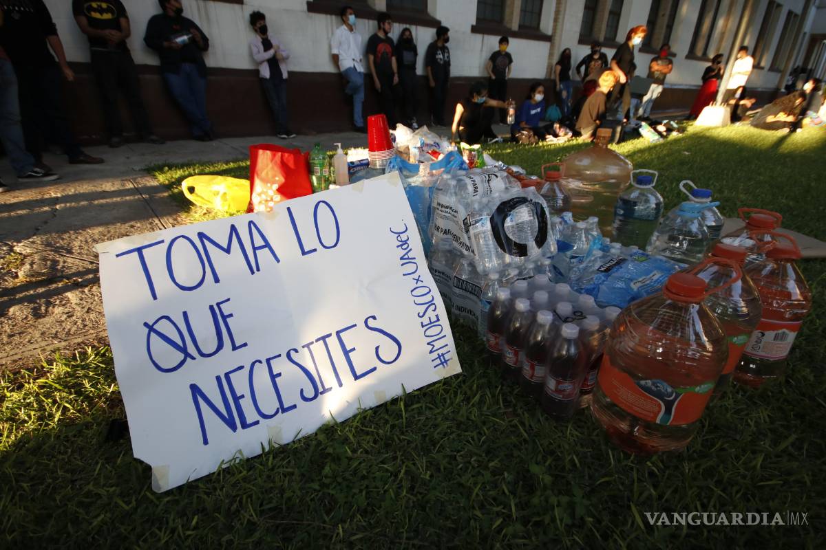 $!Realizan estudiantes plantón en Rectoría de la UAdeC