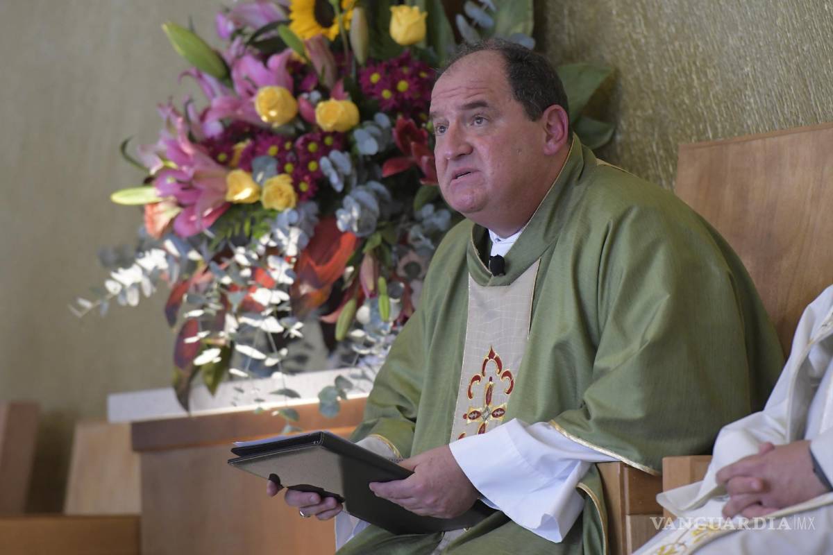 $!Vivir en unión libre es pecado: llama Obispo de Saltillo a ‘vocación del matrimonio’