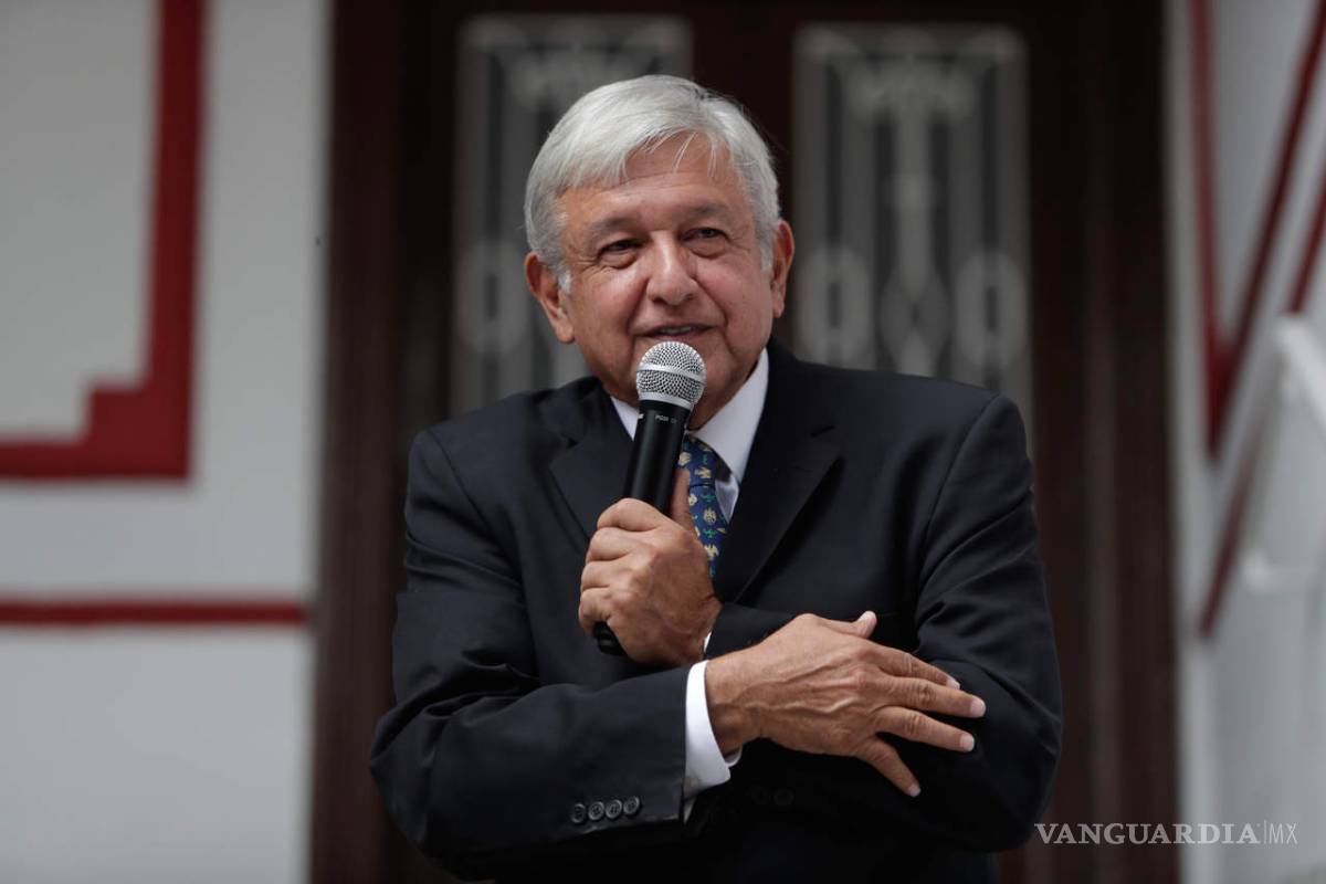AMLO pide &quot;amor y paz&quot; tras pleito entre Frida Guerrero y Marco Olvera en Palacio Nacional