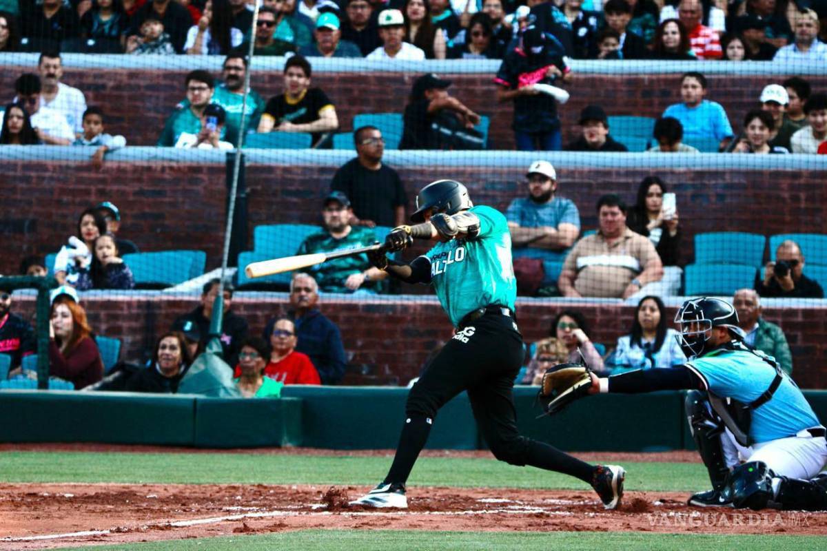 $!Encuentro entre equipos locales y visitantes fomenta la convivencia comunitaria.