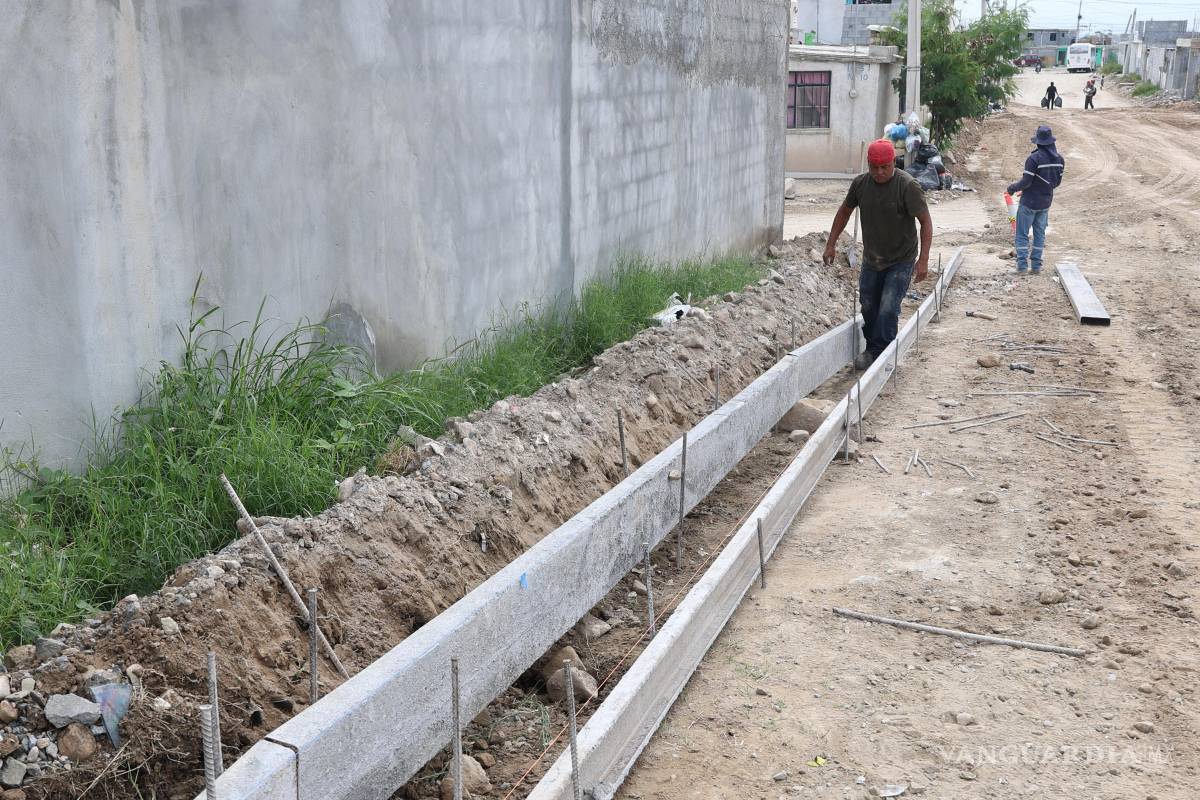$!Vecinos de la colonia La Gloria contarán con calles más seguras y funcionales al concluir los trabajos.