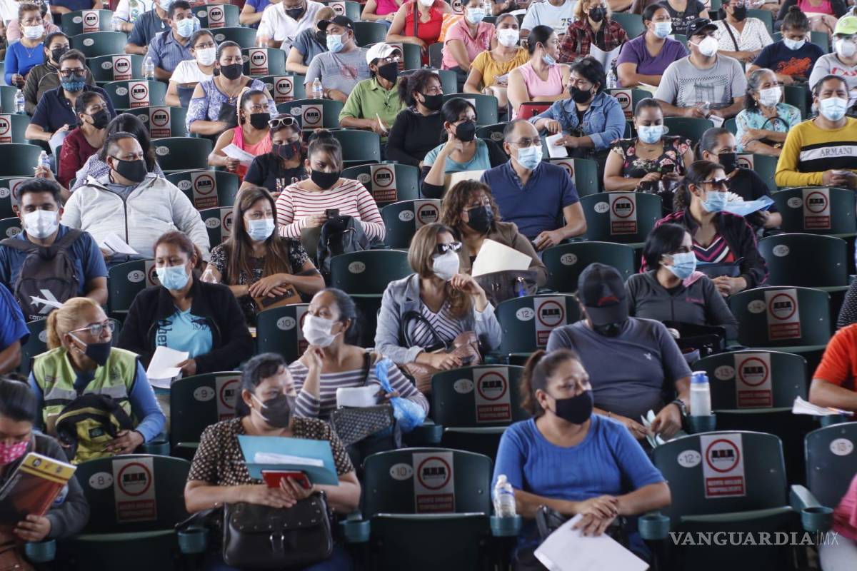 Fluye vacunación en el Parque las Maravillas de Saltillo; piden no acudir si no se vacunaron en jornada de 40