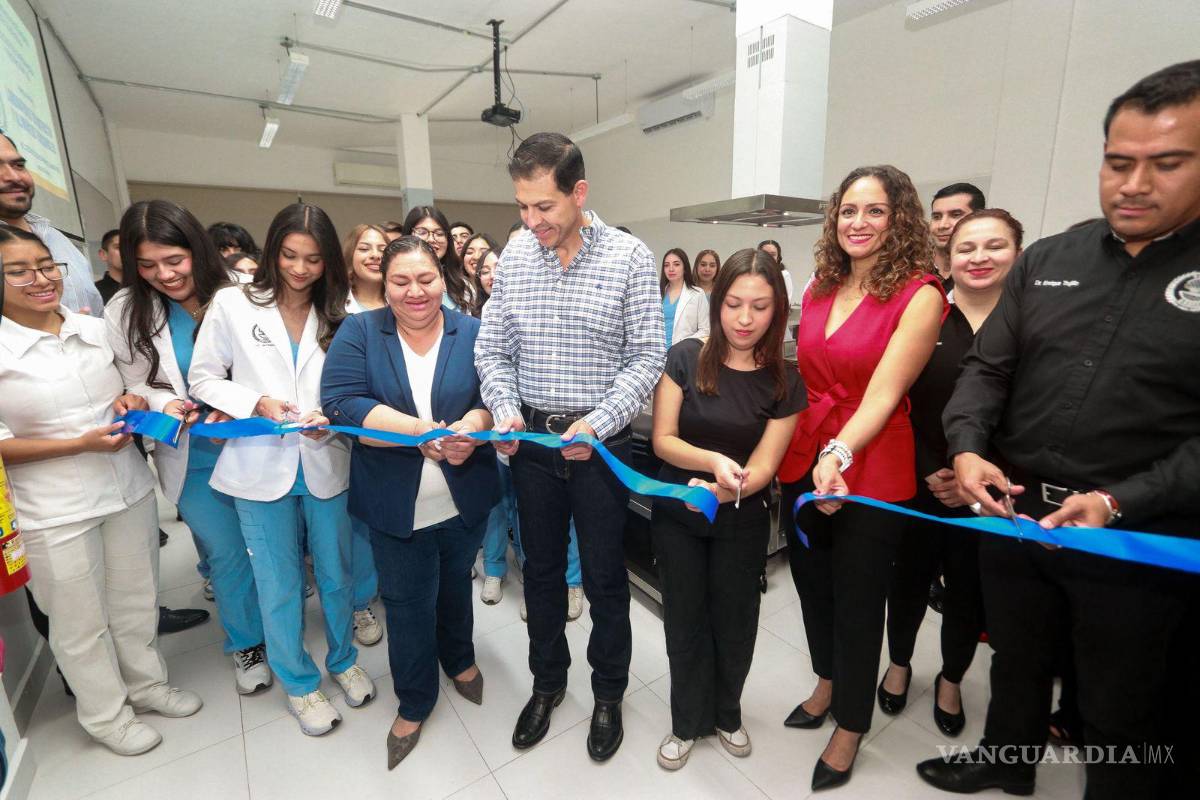 $!Durante la inauguración se contó con la asistencia de directivos y coordinadores de la máxima casa de estudios en Coahuila.