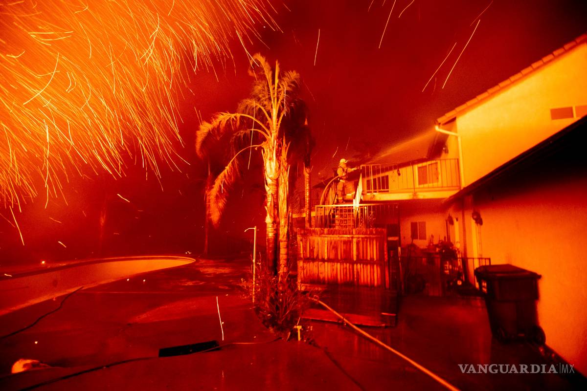 $!Incendios consumen a California