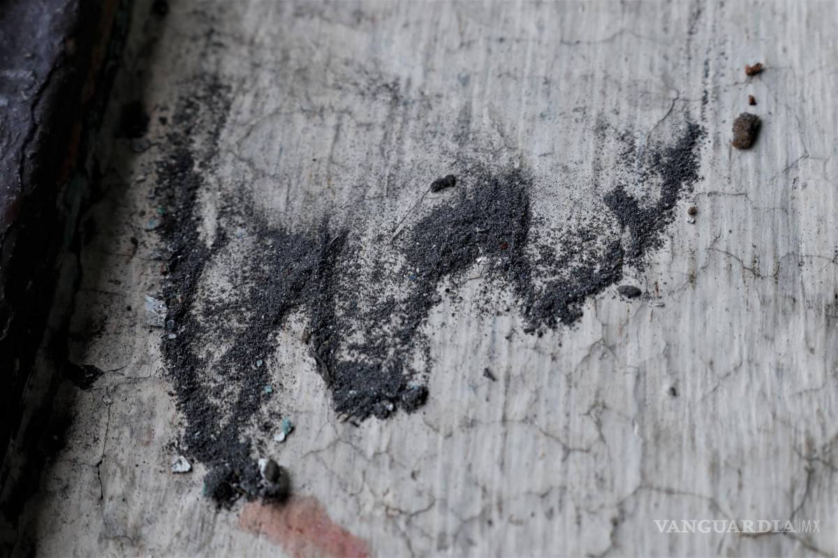 $!Ojos llorosos y dolores de cabeza, además de polvillo que invade las viviendas, es lo que viven a diario los vecinos en los alrededores de Tupy.