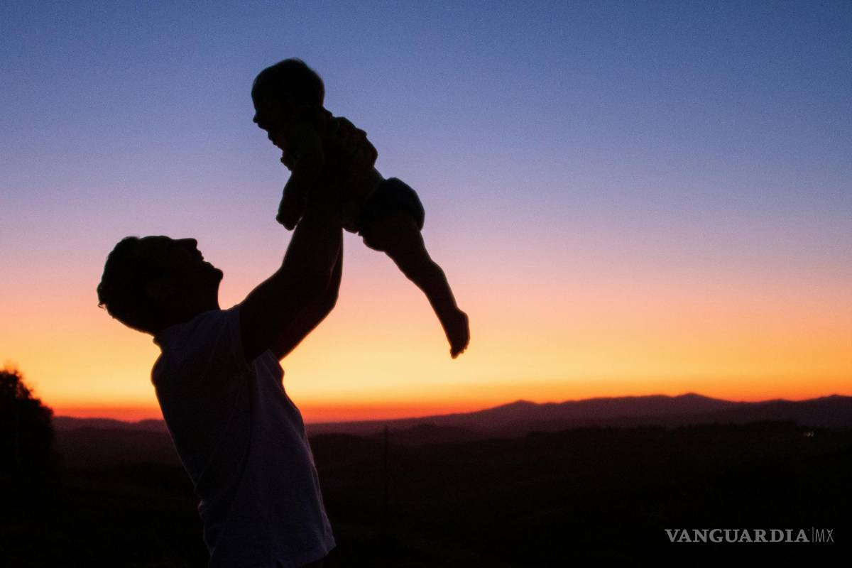 $!En México, esta celebración se lleva a cabo el tercer domingo de junio, brindándonos la oportunidad de expresar gratitud y cariño a nuestros padres.