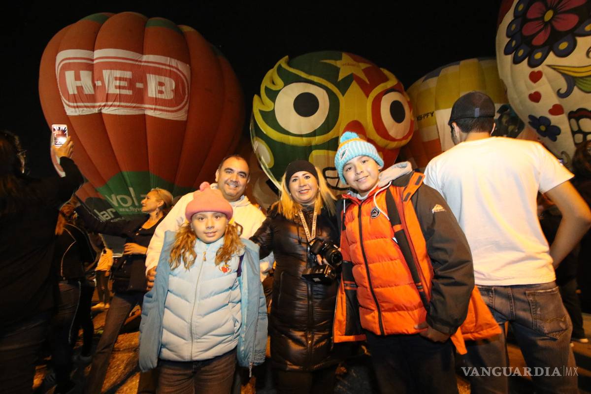 $!Cierran con noche luminosa el Globo Fest Saltillo 2019