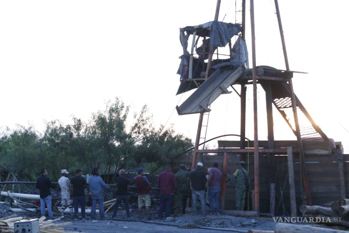 $!Se dificulta rescate de mineros en pocito de Agujita, Sabinas; refuerzan desagüe con ocho bombas