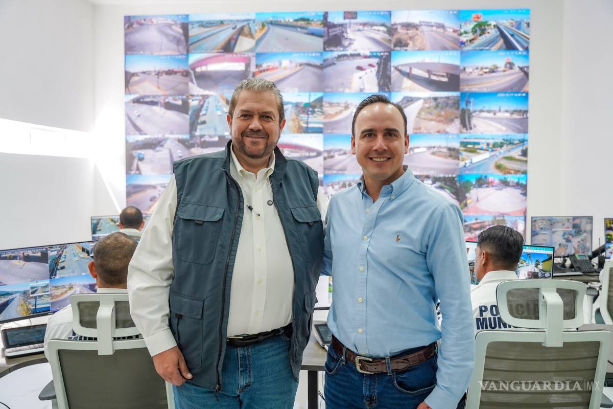 $!El gobernador Manolo Jiménez Salinas y el alcalde Tomás Gutiérrez Merino encabezaron la apertura del nuevo Centro de Control y Comando, destinado a fortalecer la seguridad pública.