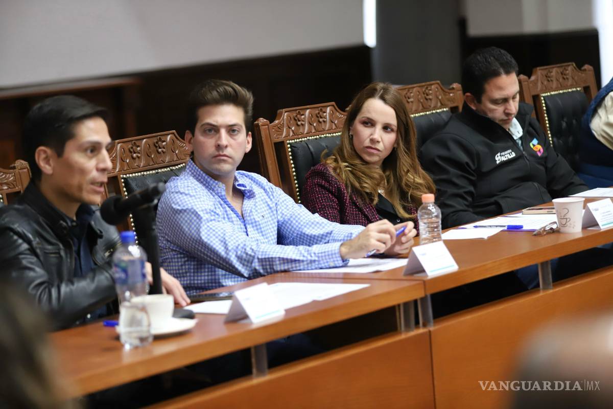 $!Las autoridades realizaron un recorrido por los predios propuestos para las estaciones del tren en Saltillo, Ramos Arizpe y Derramadero.