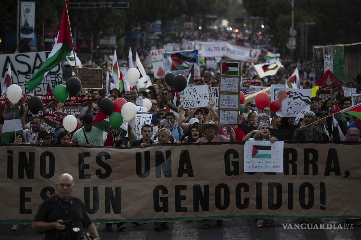 $!Miles de mexicanos marcharon en la capital Ciudad de México, donde pidieron un alto a lo que calificaron como un genocidio en contra de la población palestina.