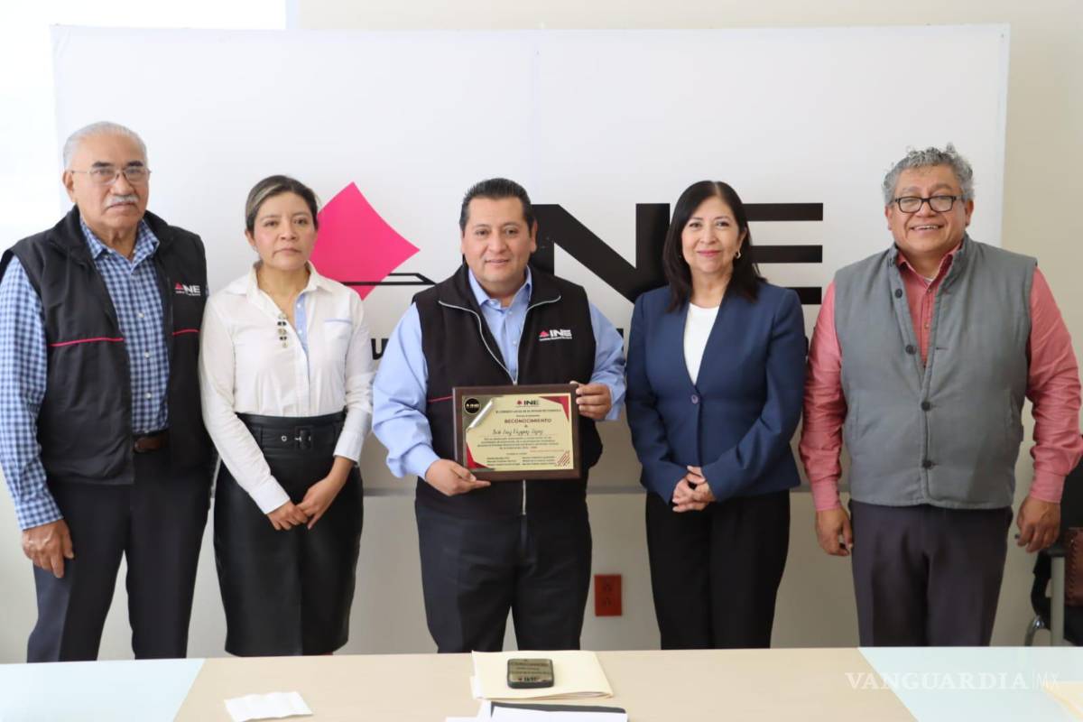 $!José Luis Vázquez López, Vocal Ejecutivo del INE en Coahuila, se despidió formalmente tras más de 30 años en el Servicio Profesional Electoral Nacional, agradeciendo el compromiso del funcionariado y la ciudadanía.