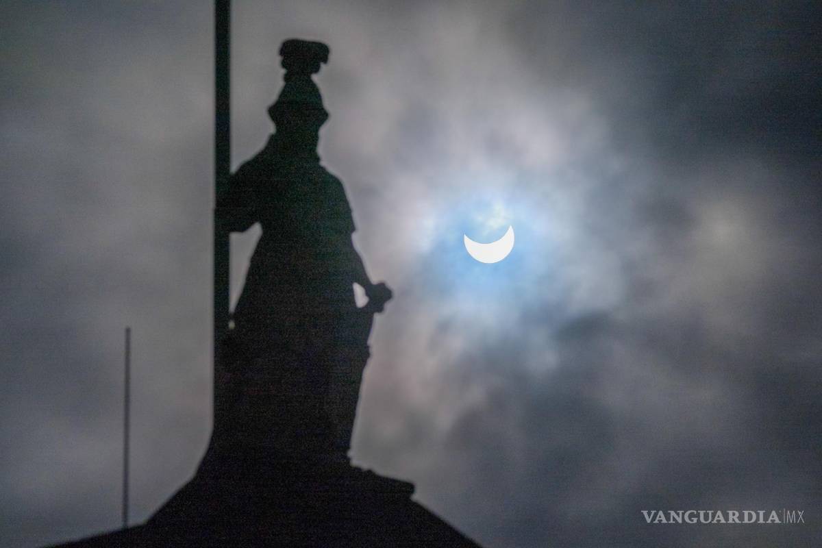 $!El eclipse solar ocasionó una pérdida estimada de 560 MW, lo que supone el 8.5 % del consumo y el 23 % de la producción del sistema eléctrico nacional.