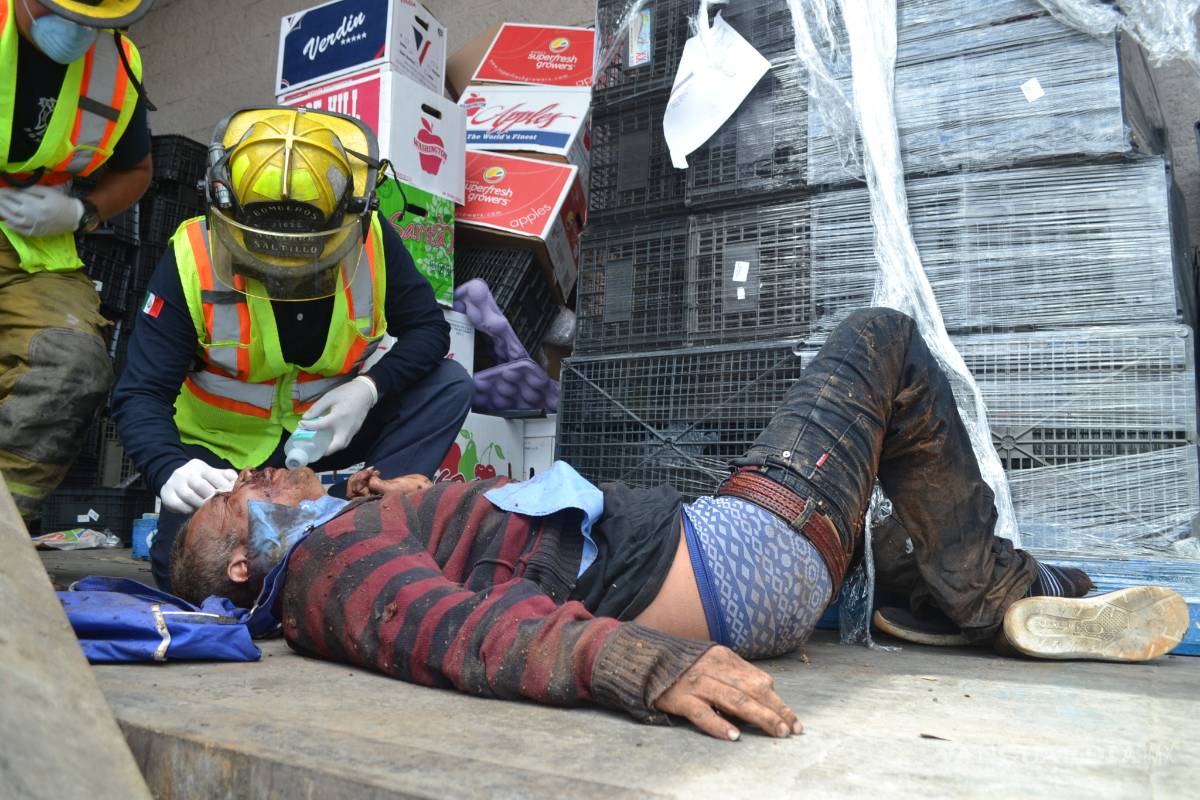 Hombre casi muere prensado dentro de contenedor en supermercado de Saltillo, lo usó para esconderse